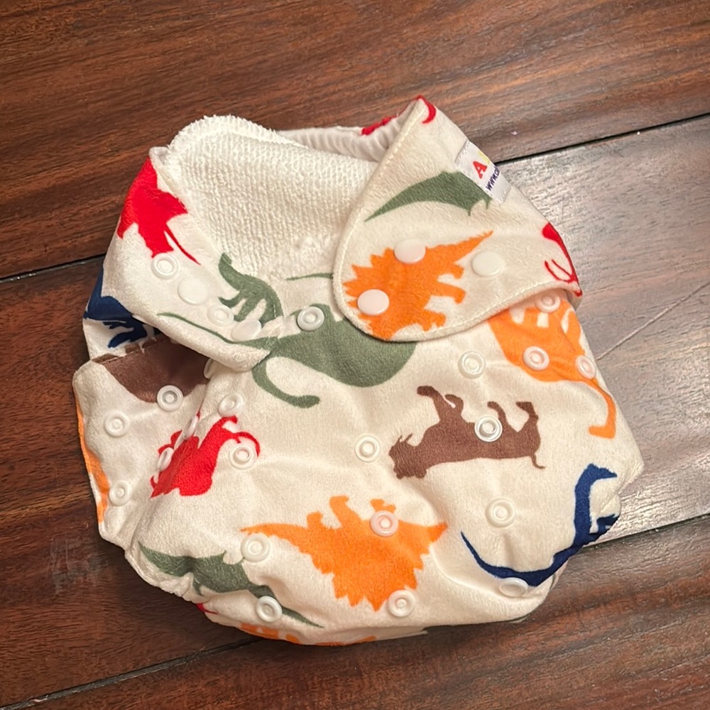 Alva Baby one-size reusable cloth pocket‎ diaper with a dinosaur print - Picture 2 of 4